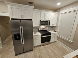 Building Photo - 815 Maury Ave