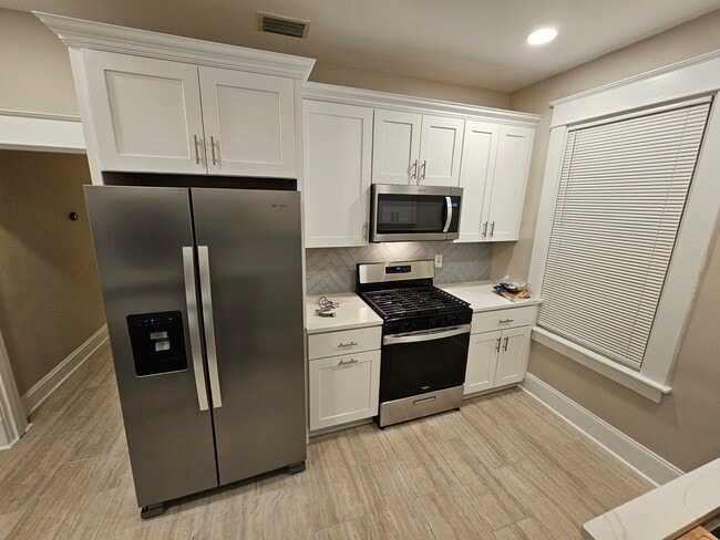 Building Photo - 815 Maury Ave