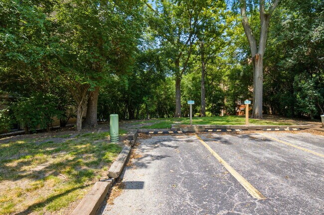Building Photo - 5950 Oakwood Dr