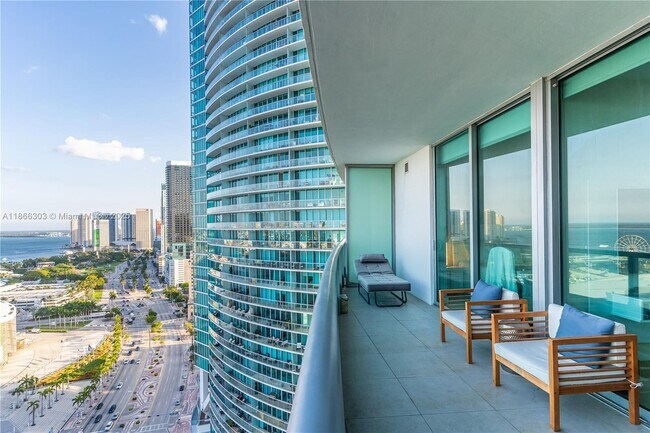 Building Photo - 900 Biscayne Blvd