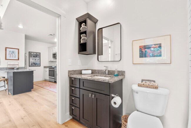 Building Photo - 301 N Mulberry St