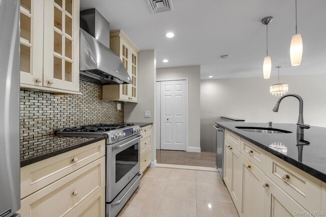 Building Photo - 2-41 Oak Park Drive Unit