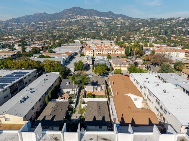 Building Photo - 320 E Dryden St