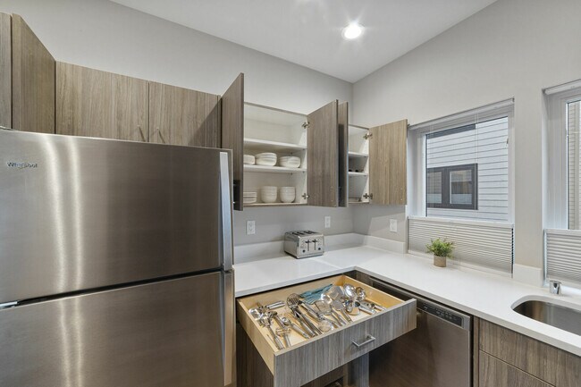 Building Photo - 904 21st St