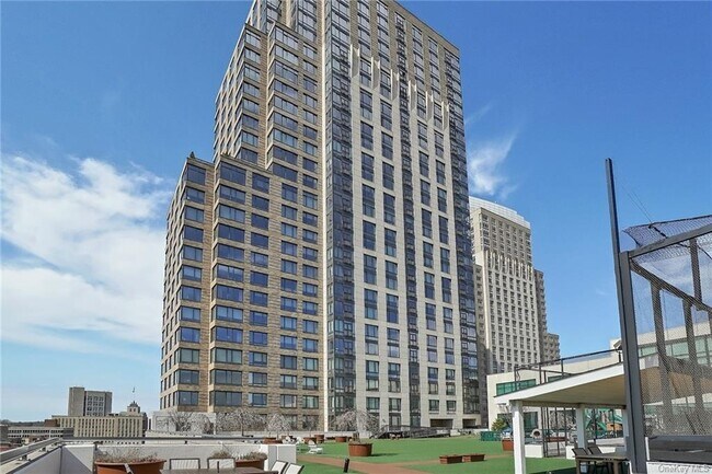 Building Photo - 10 City Pl
