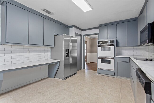 Building Photo - 9306 Forest Hills Blvd