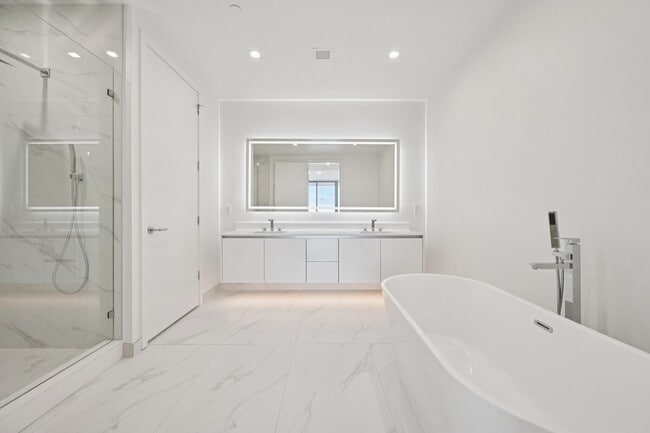 Building Photo - 220 Lake Shore Dr