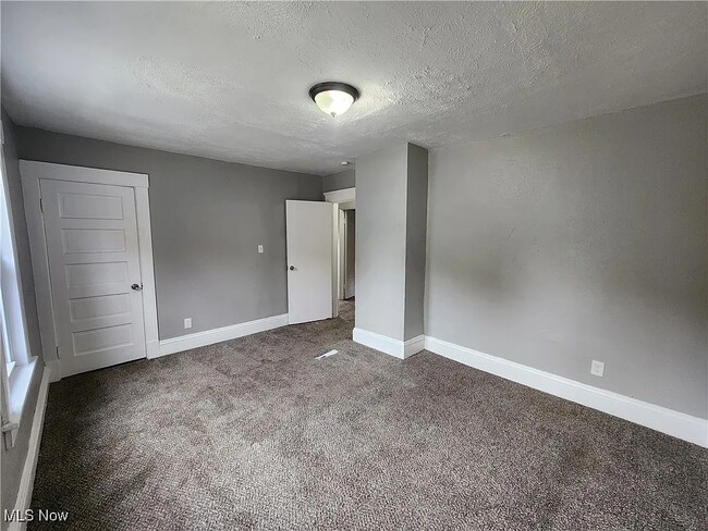 Building Photo - 1138 E 114th St