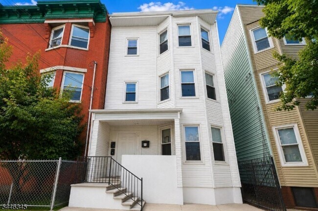 Building Photo - 52 3rd St