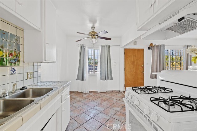 Building Photo - 330 W Laurel St