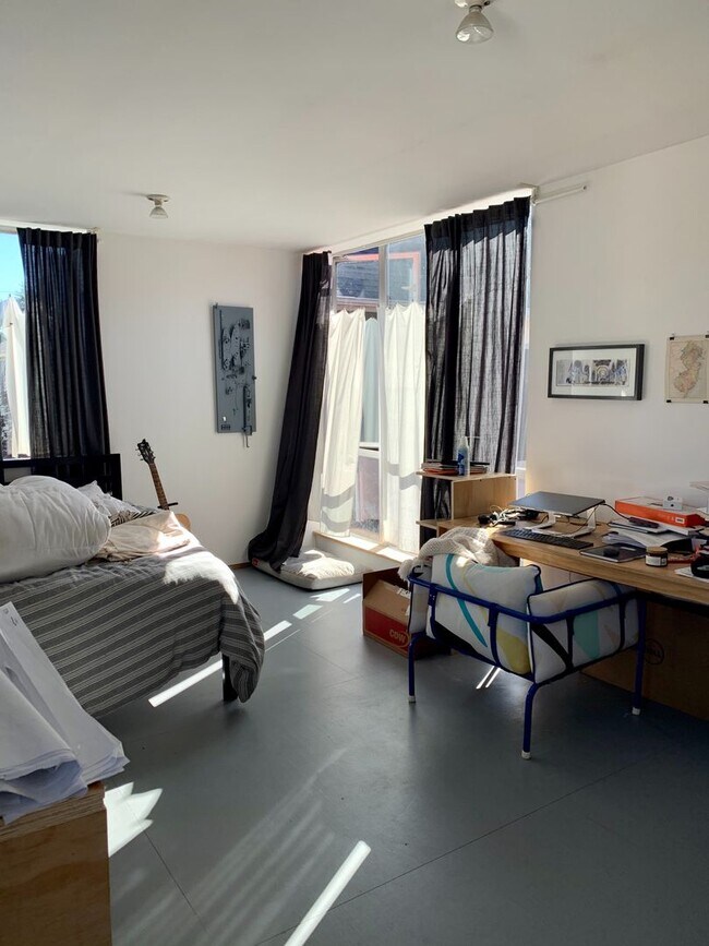 Building Photo - Central Seattle Home