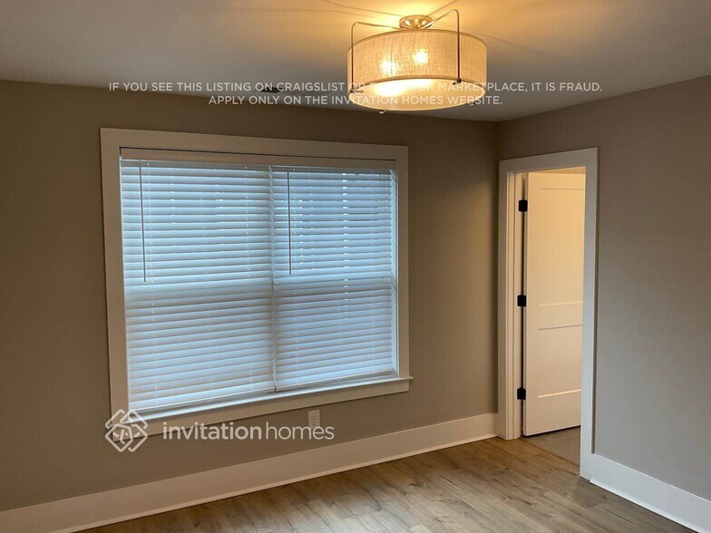 Building Photo - 647 Vernon Ave