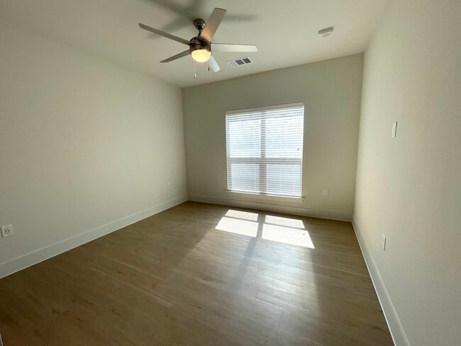 Building Photo - 4525 S Legacy Dr