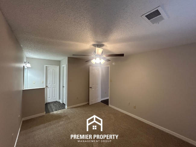 Building Photo - 7130 Redfern Dr