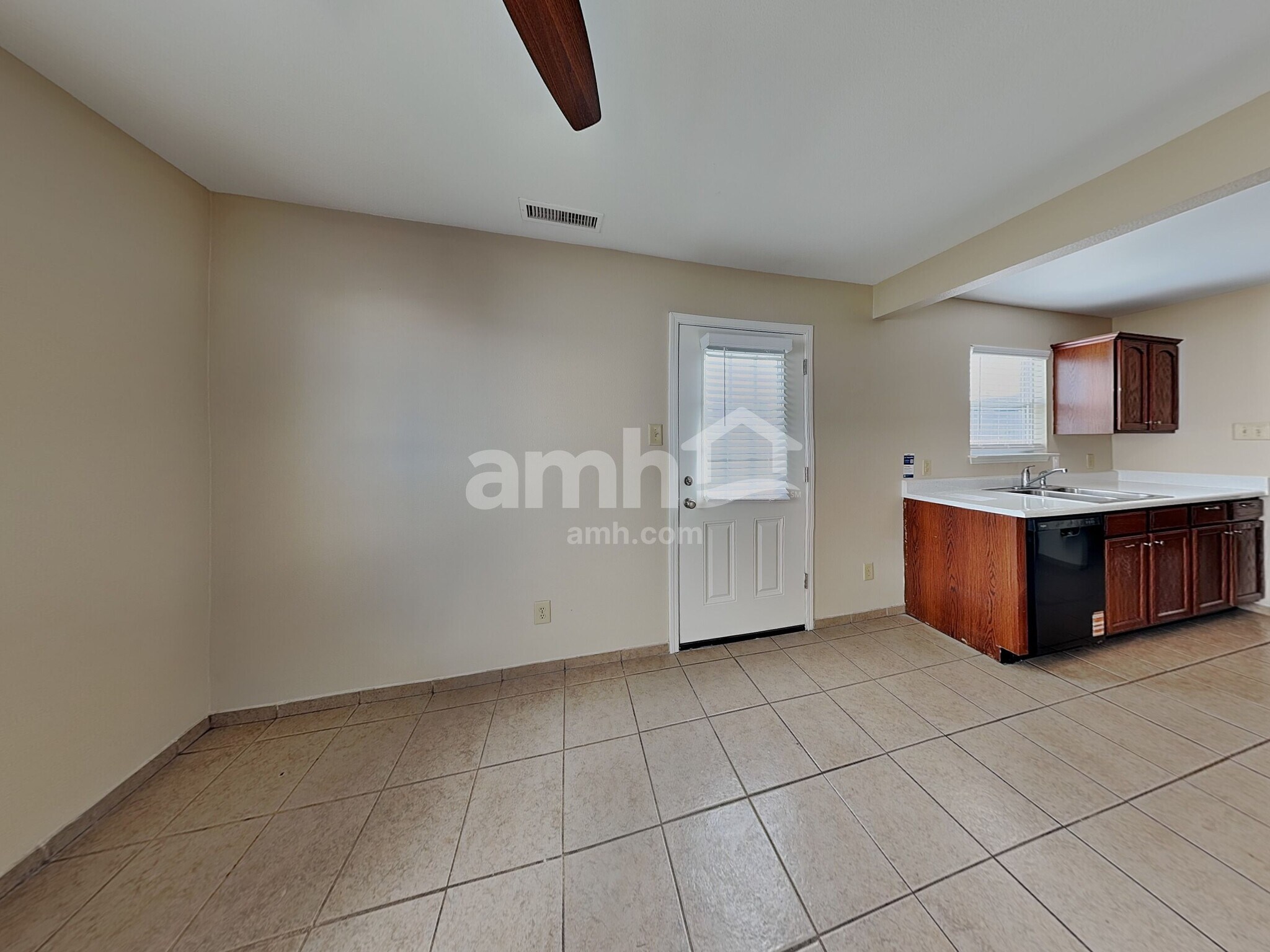 Building Photo - 1420 Dowell St