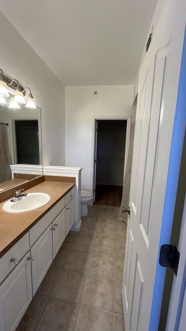 Building Photo - 2058 Alta Meadows Ln