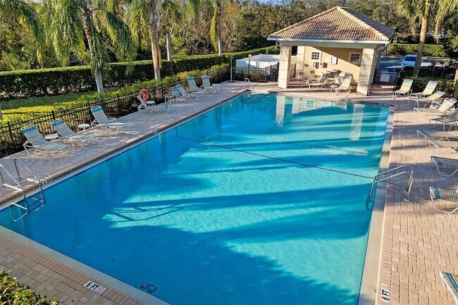 Building Photo - 905 Fairwaycove Ln