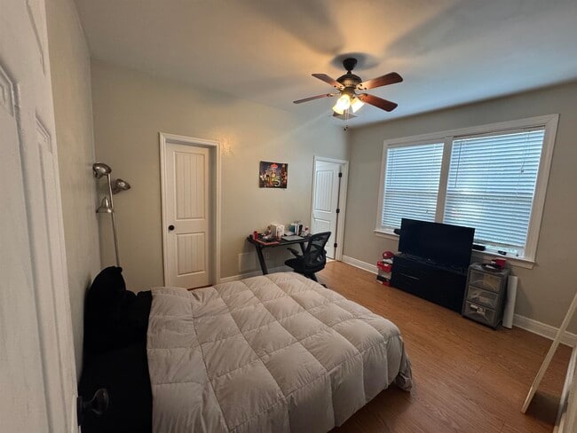 Building Photo - 256 Soho Ct