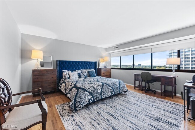 Building Photo - 12550 Lake Ave