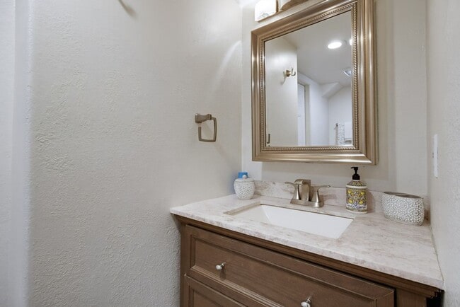 Building Photo - Steps from the Sand - Pacific Beach Townhome, Offered Fully or Partially Furnished