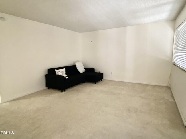 Building Photo - 497 S El Molino Ave
