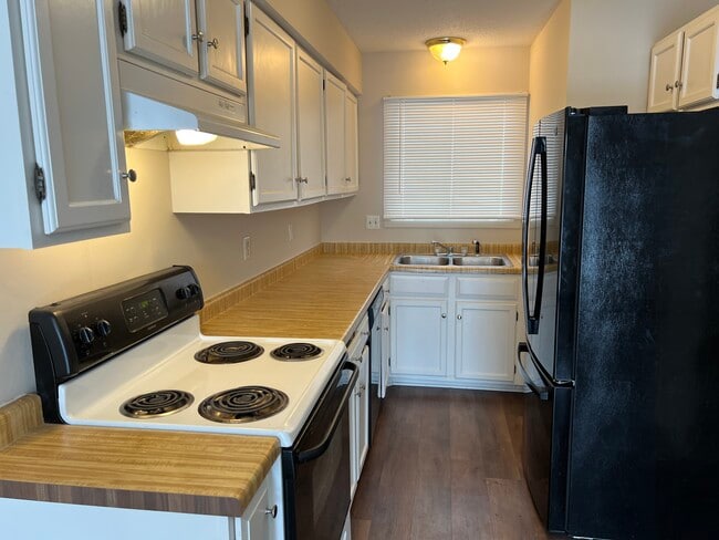 Building Photo - 611 E Burnsville Pkwy