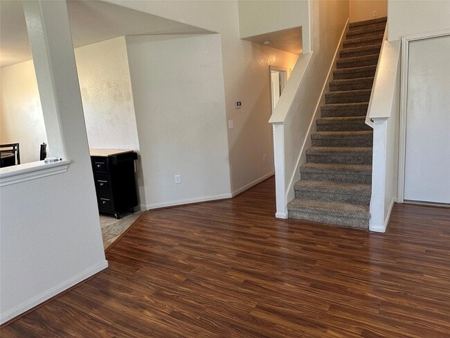 Building Photo - 201 N Hunting Lodge Ln
