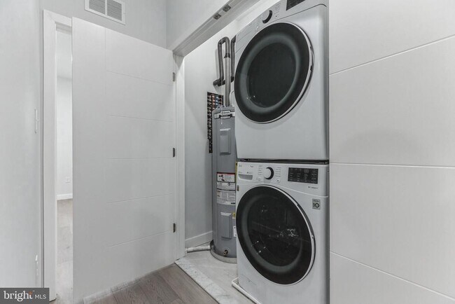 Building Photo - 2301 N 6th St