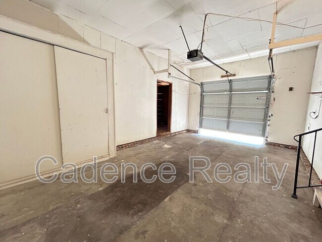 Building Photo - 1607 Azalea Dr