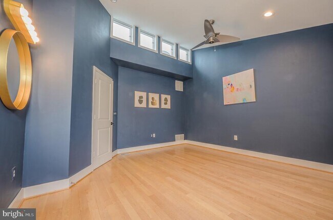 Building Photo - 1328 Maryland Ave NE