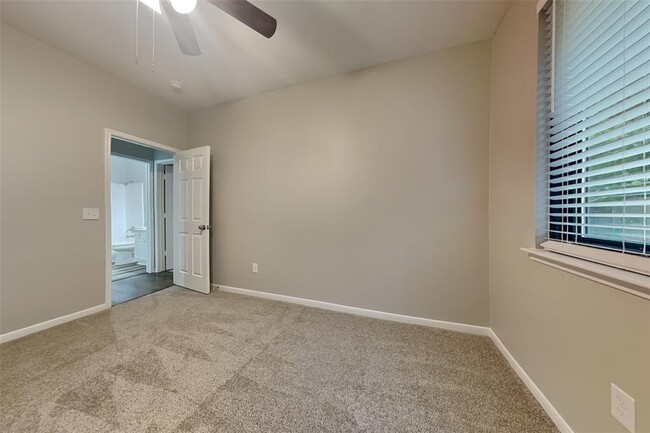 Building Photo - 7102 Blanco Pines Dr