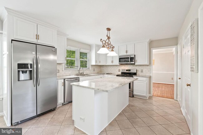 Building Photo - 10 Apple Blossom Ct