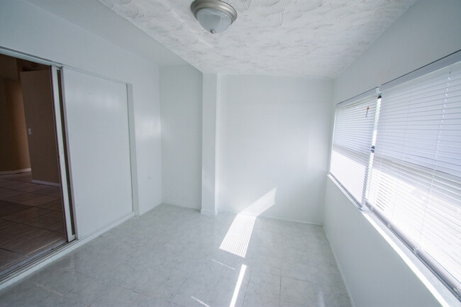 Building Photo - 3 Bed 2 Bath Home with Stainless Steel App...