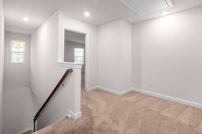 Building Photo - Beautiful and Spacious Home in the Heart of Pineville!