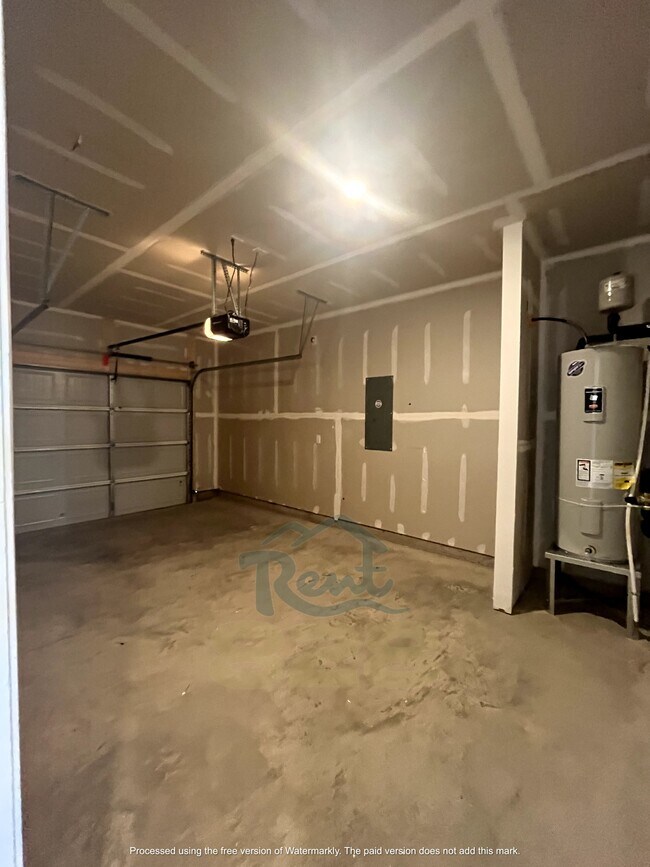 Building Photo - 130 Creekview Rd