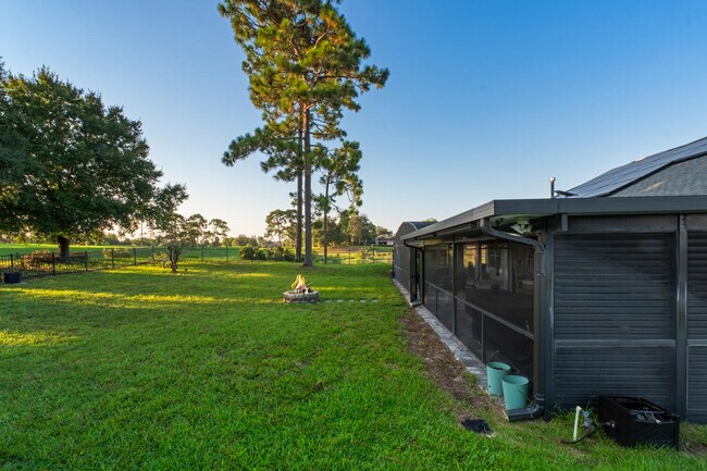 Building Photo - 511 N Pine Meadow Dr