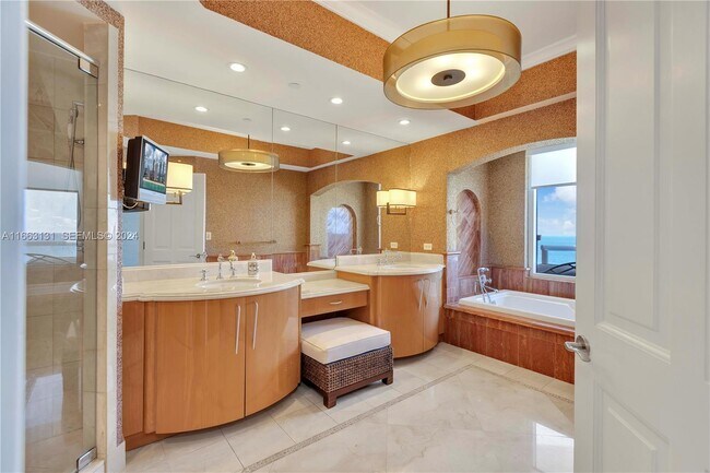 Building Photo - 17875 Collins Ave