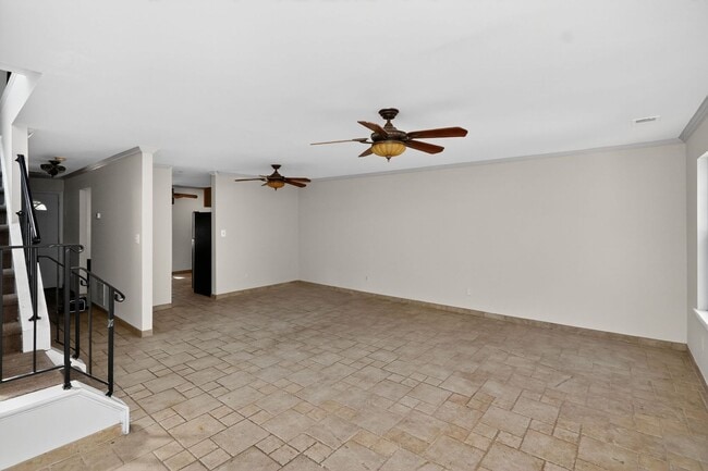Building Photo - Ideal Rental: 3BR/2.5BA with Washer/Dryer, Parking & Pool Access