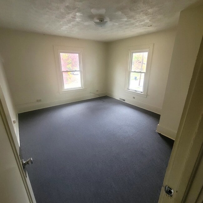 Building Photo - 348 Ruckel Rd