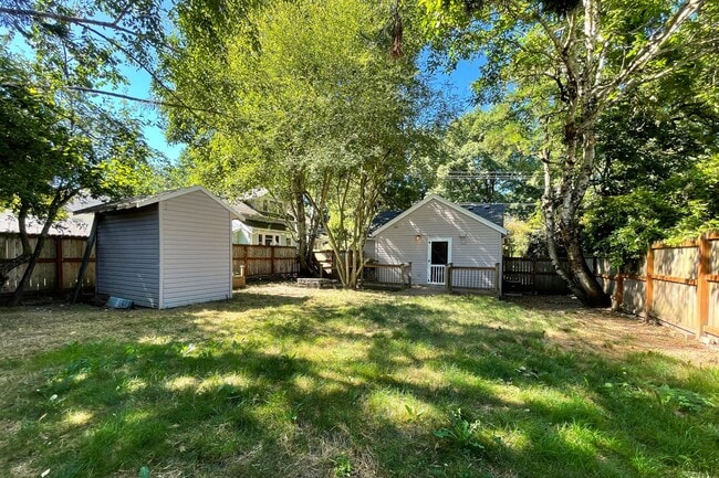 Building Photo - Charming Kenton Bungalow with Large Fenced Yard, Central A/C, Washer/Dryer