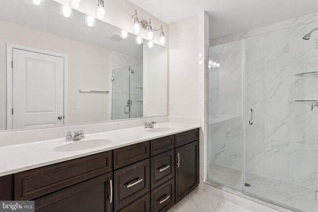 Building Photo - 43422 Robey Sq