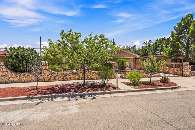 Building Photo - 6340 Modesta St