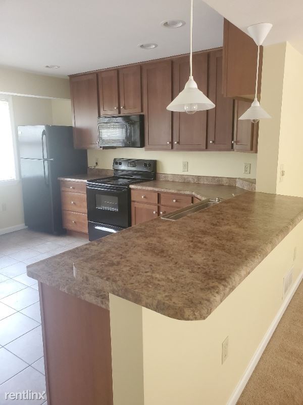 Building Photo - 2 br, 1.5 bath Townhome - 3334 Lynnwood Dr