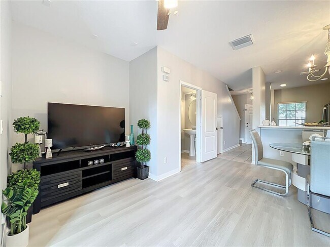 Building Photo - 3309 Wilshire Way Rd