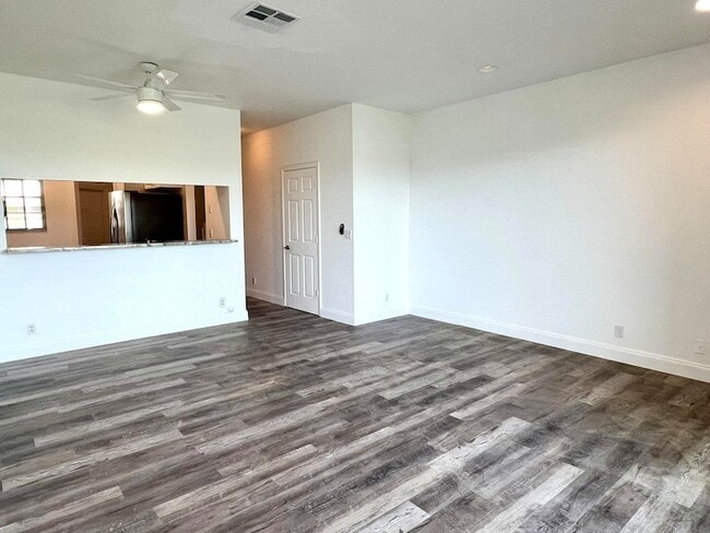 Building Photo - 10253 Vía Hibiscus