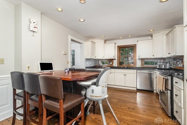 Building Photo - 6512 Park Ln