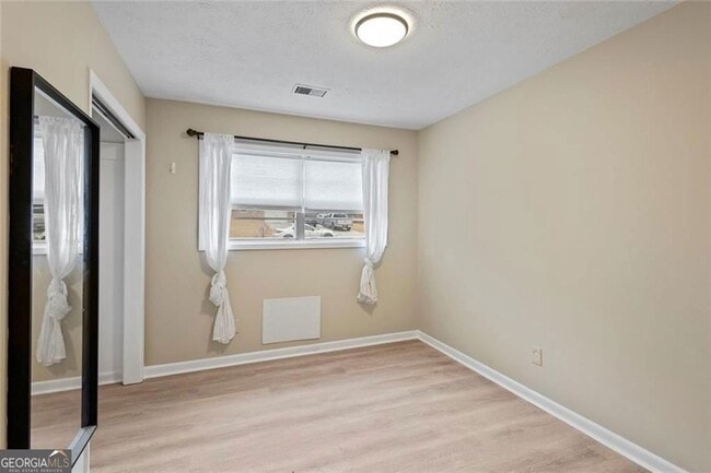 Building Photo - 1201 Shoreham Dr