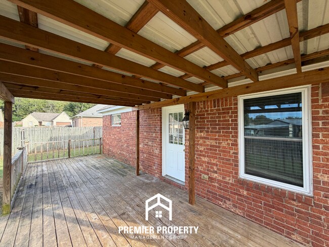 Building Photo - 270 Village Dr