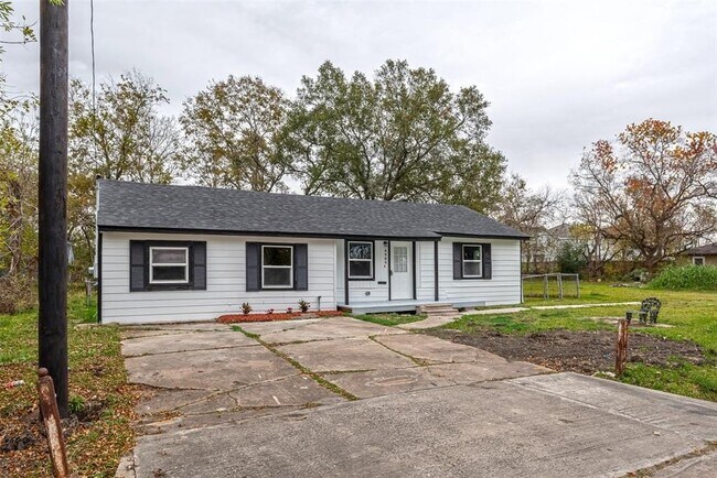 Building Photo - 4909 Higgins St