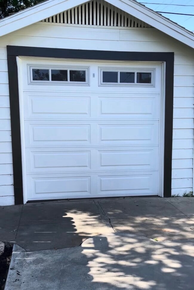 Building Photo - 21920 Galvez St